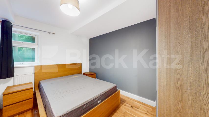 Stylish 3 Bedroom Flat on Quiet Residential Street Rochester Road, Camden